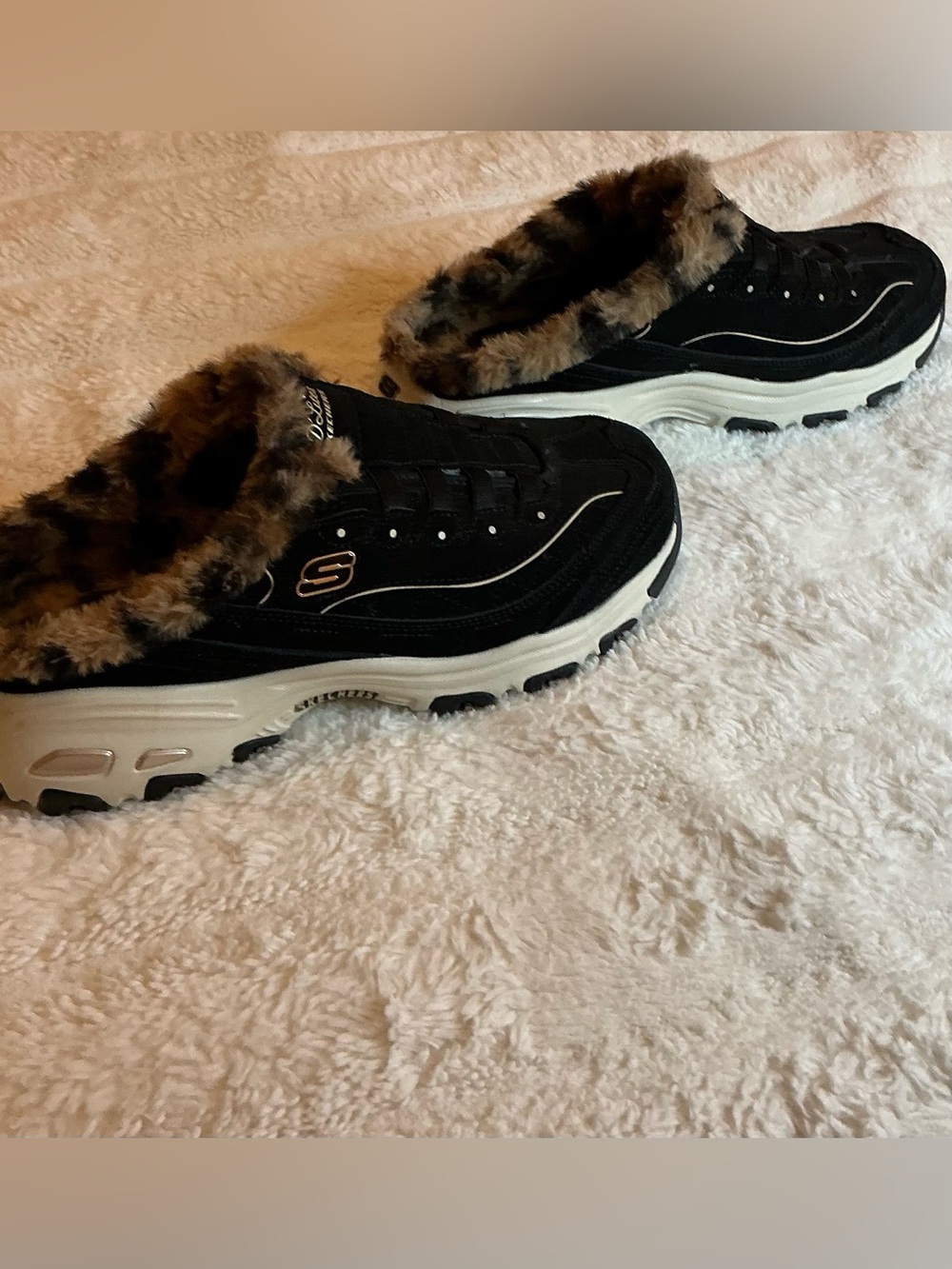 SKECHERS D’LITES BLACK LEOPARD FAUX FUR SLIP-ON SNEAKERS(9.5) - Picture 2 of 6
